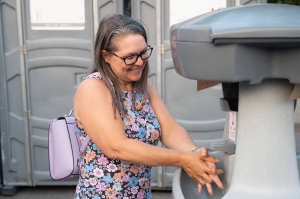 Best Luxury portable toilet rental  in Hubbard, OH